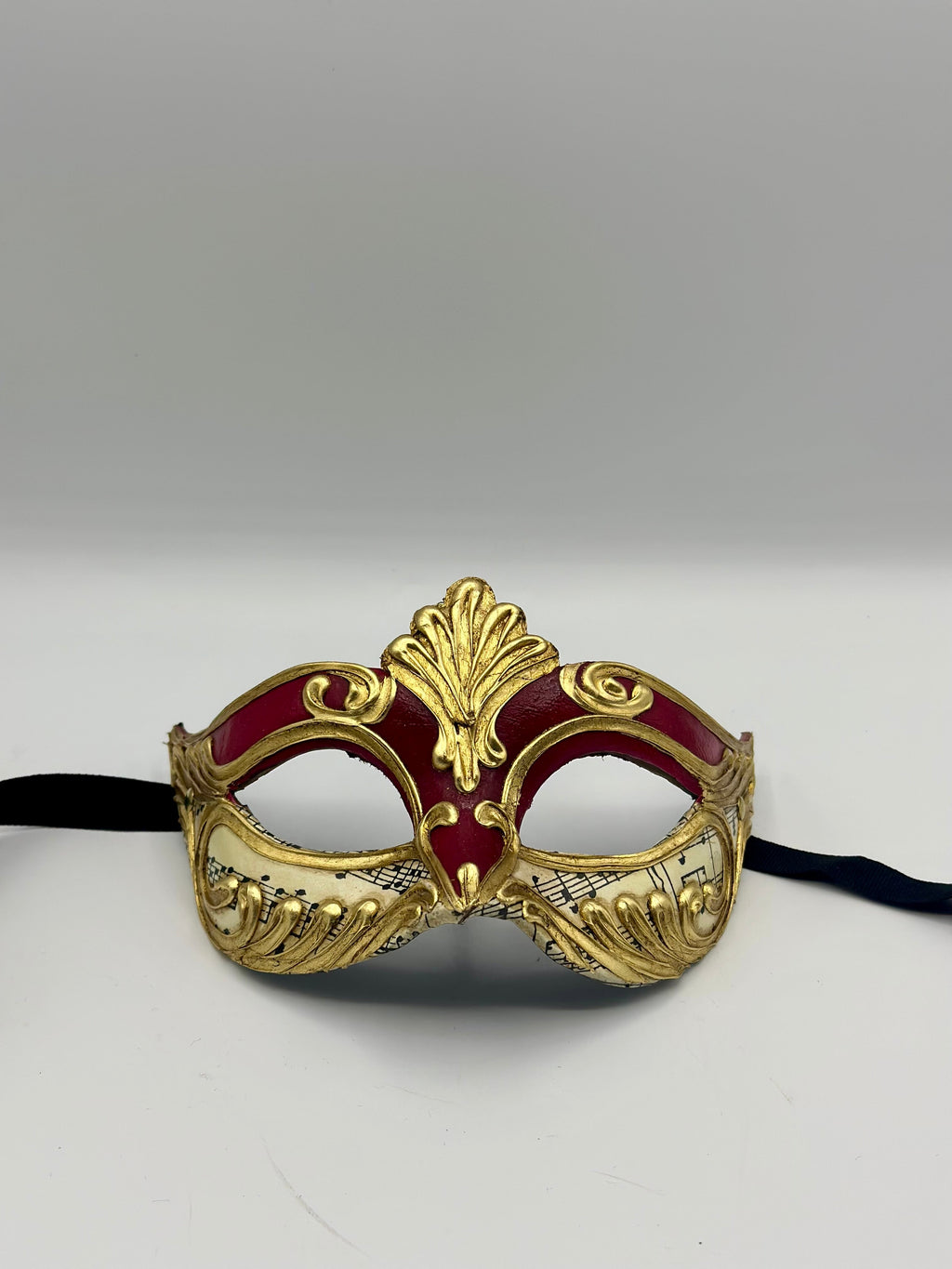 Masked ball mask in red