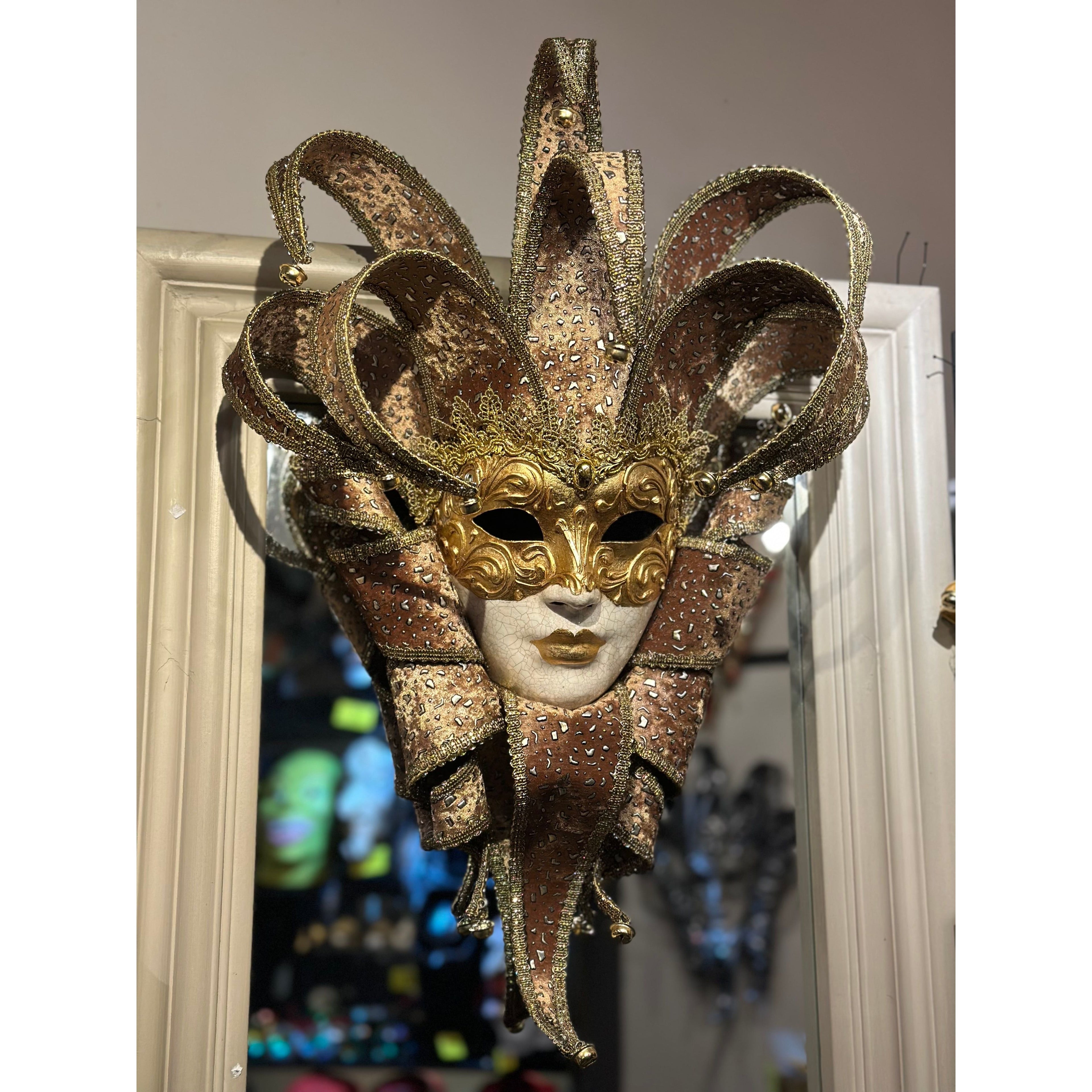Jester mask in gold velvet