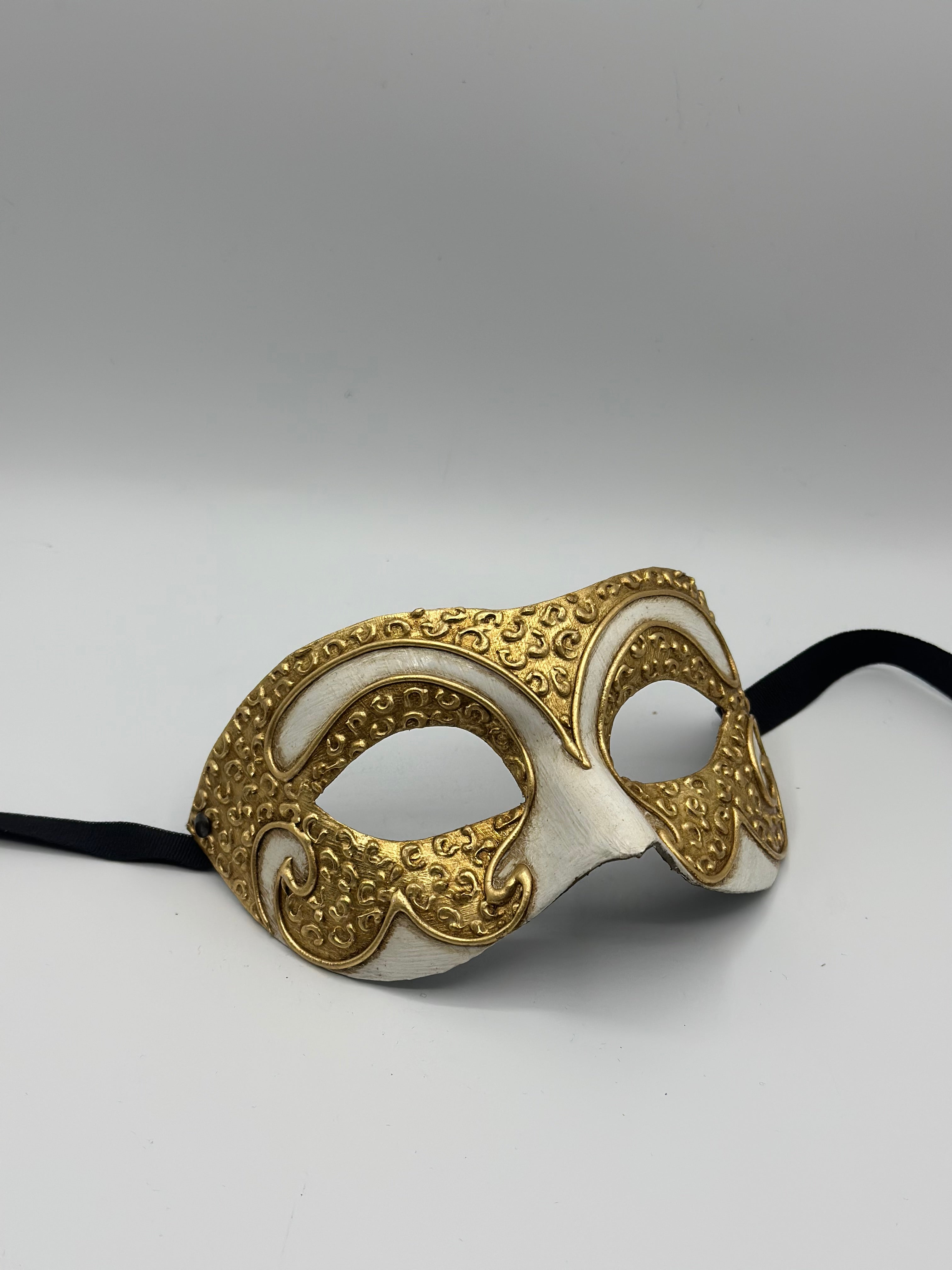 Set of 2 Venetian Masks in Gold & Ivory – Couple Set