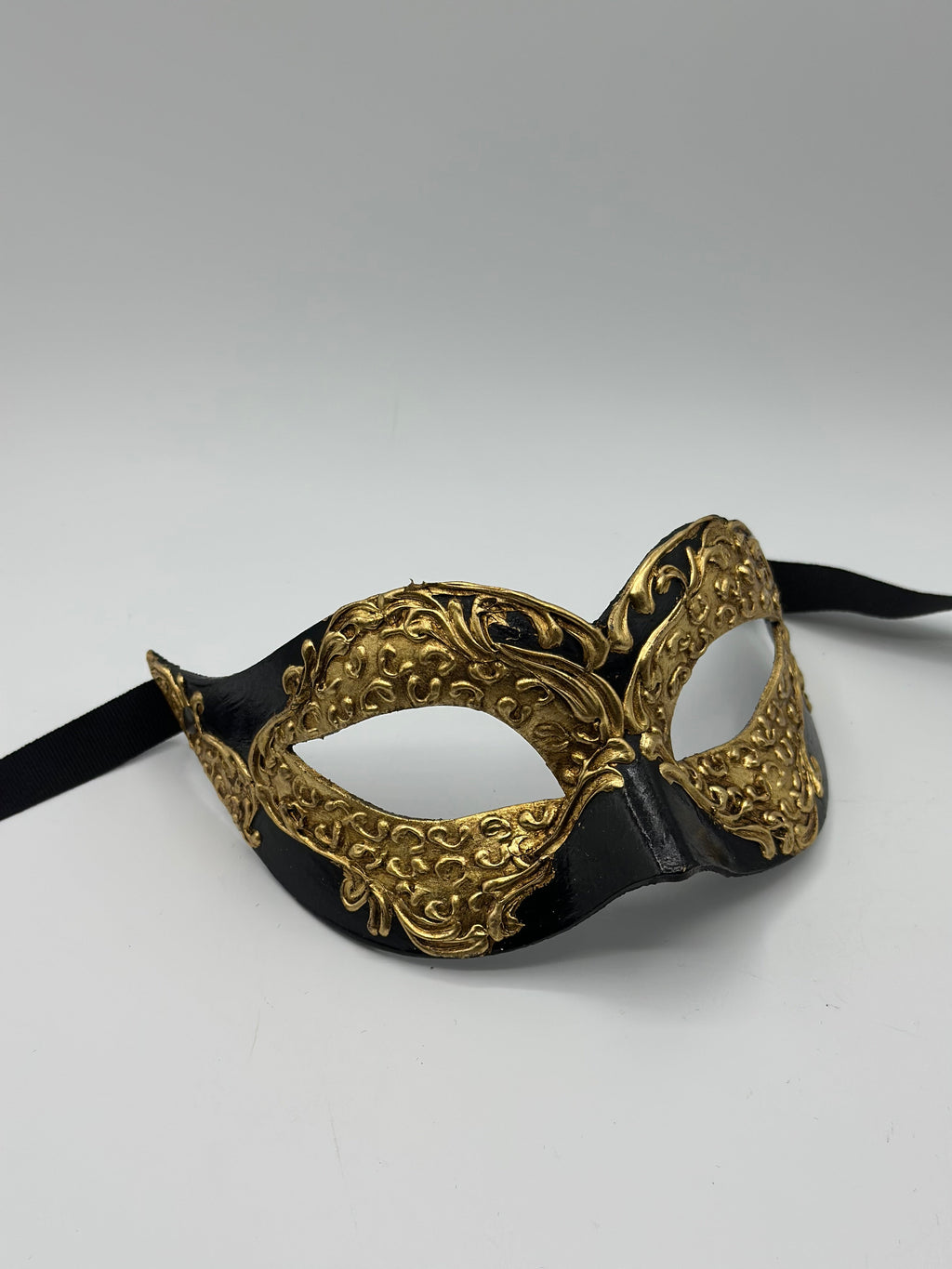 Venetian Couple Mask in Gold and Black