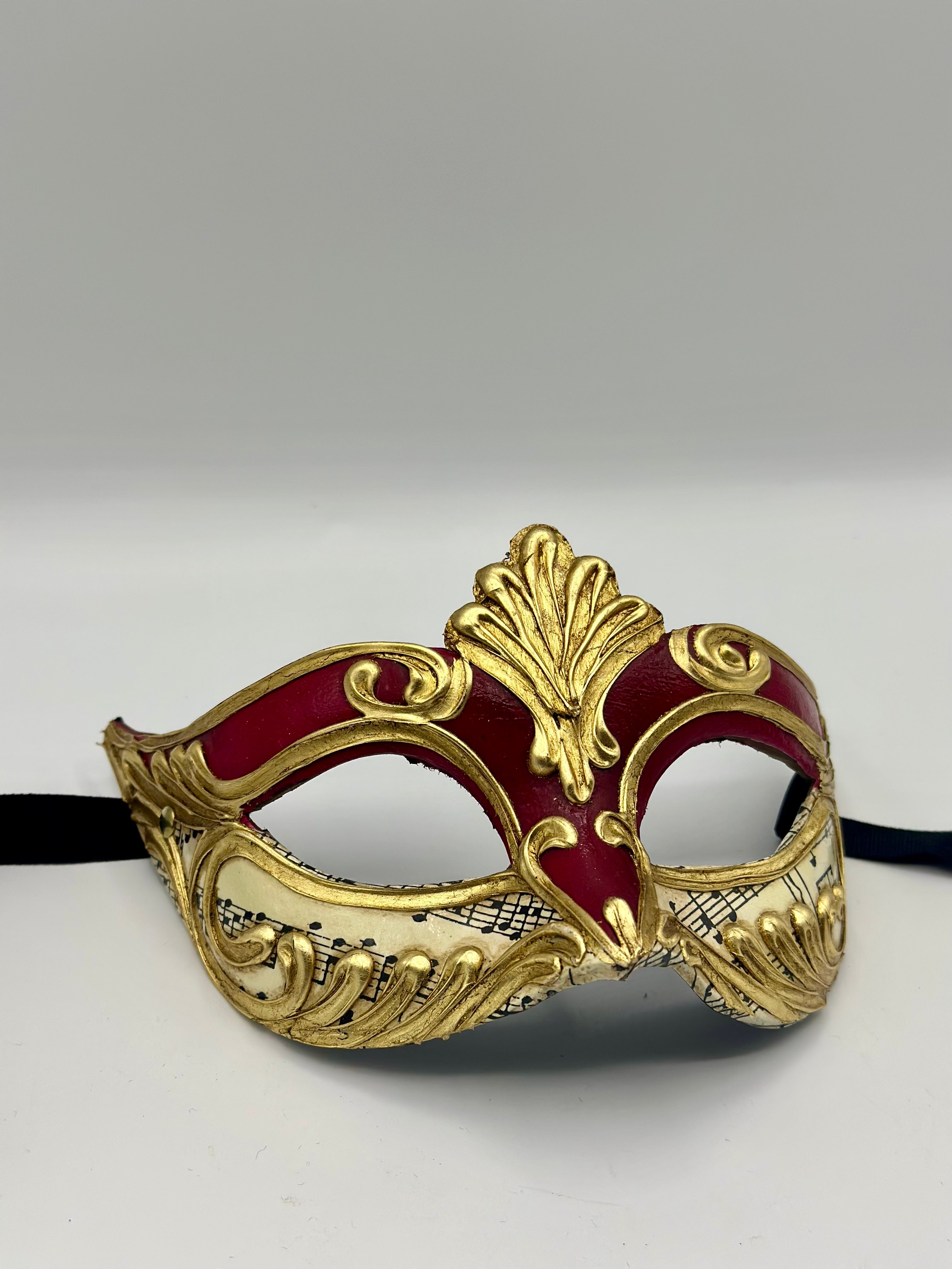 Masked ball mask in red