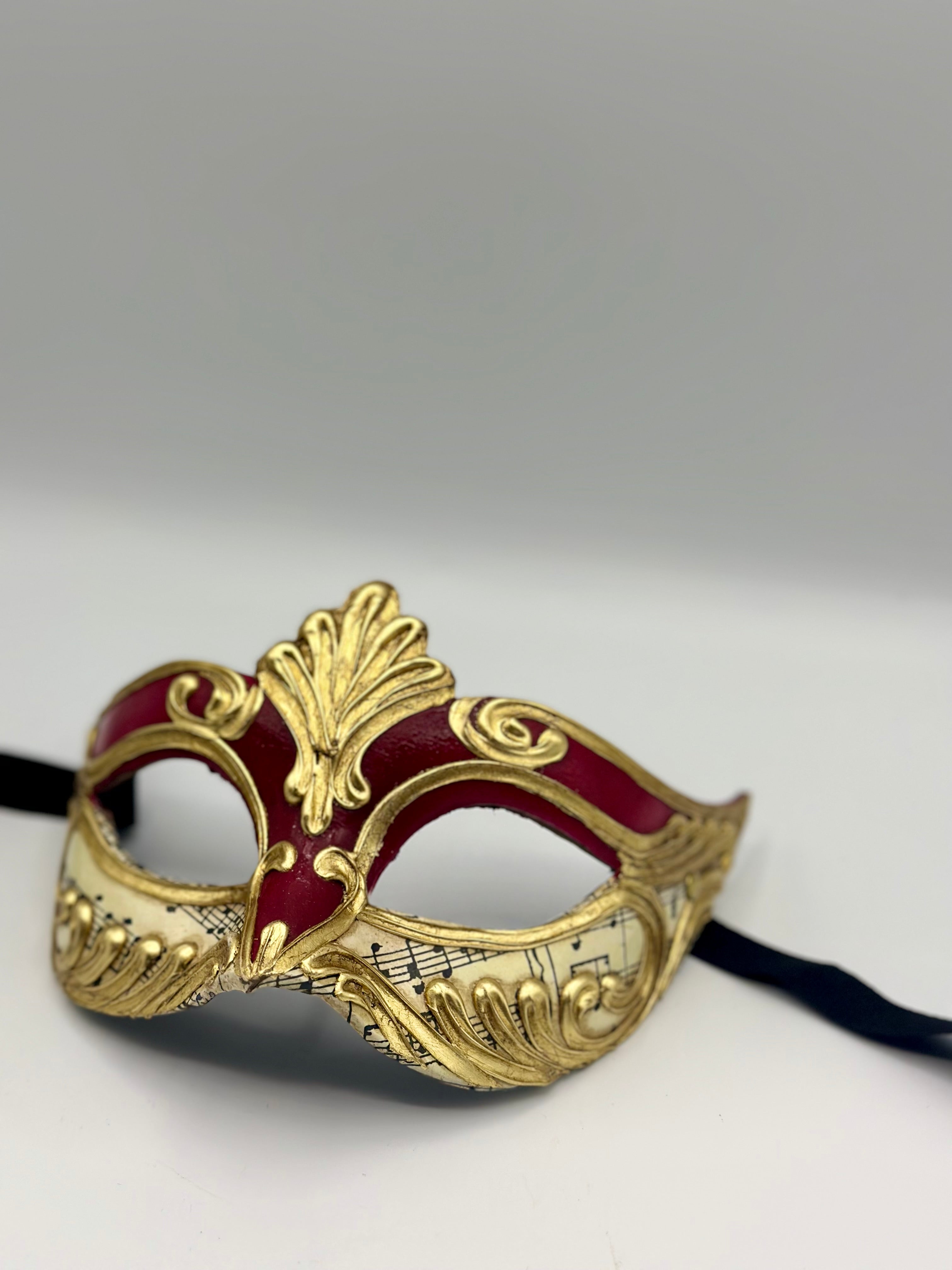 Masked ball mask in red